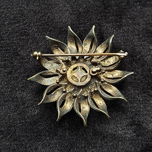 Pearl floral vintage brooch - Picture 2 of 3